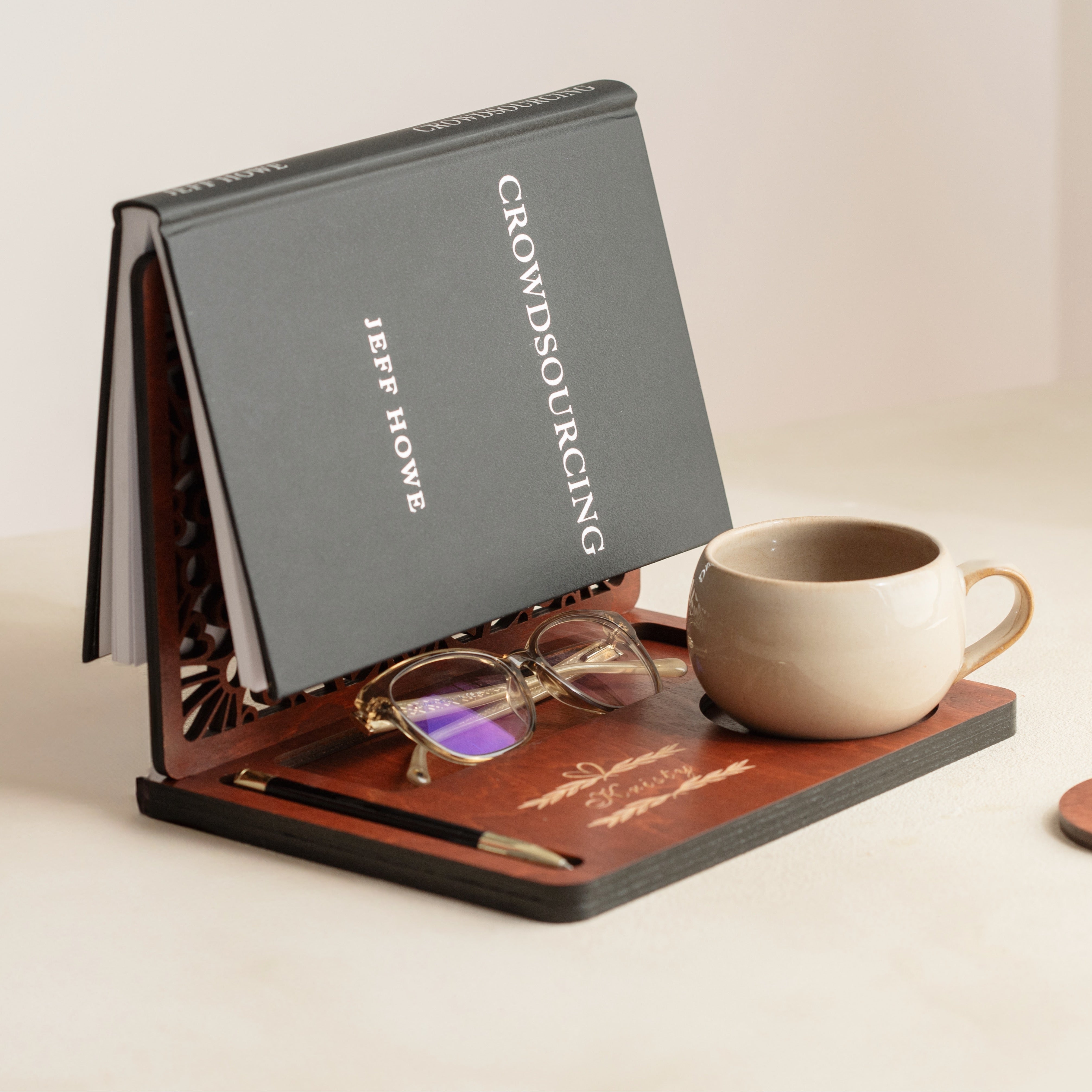 Kişiselleştirilebilir Ahşap Masaüstü Düzenleyici | Kitap Ayracı & Bardak Altlıklı Organizer