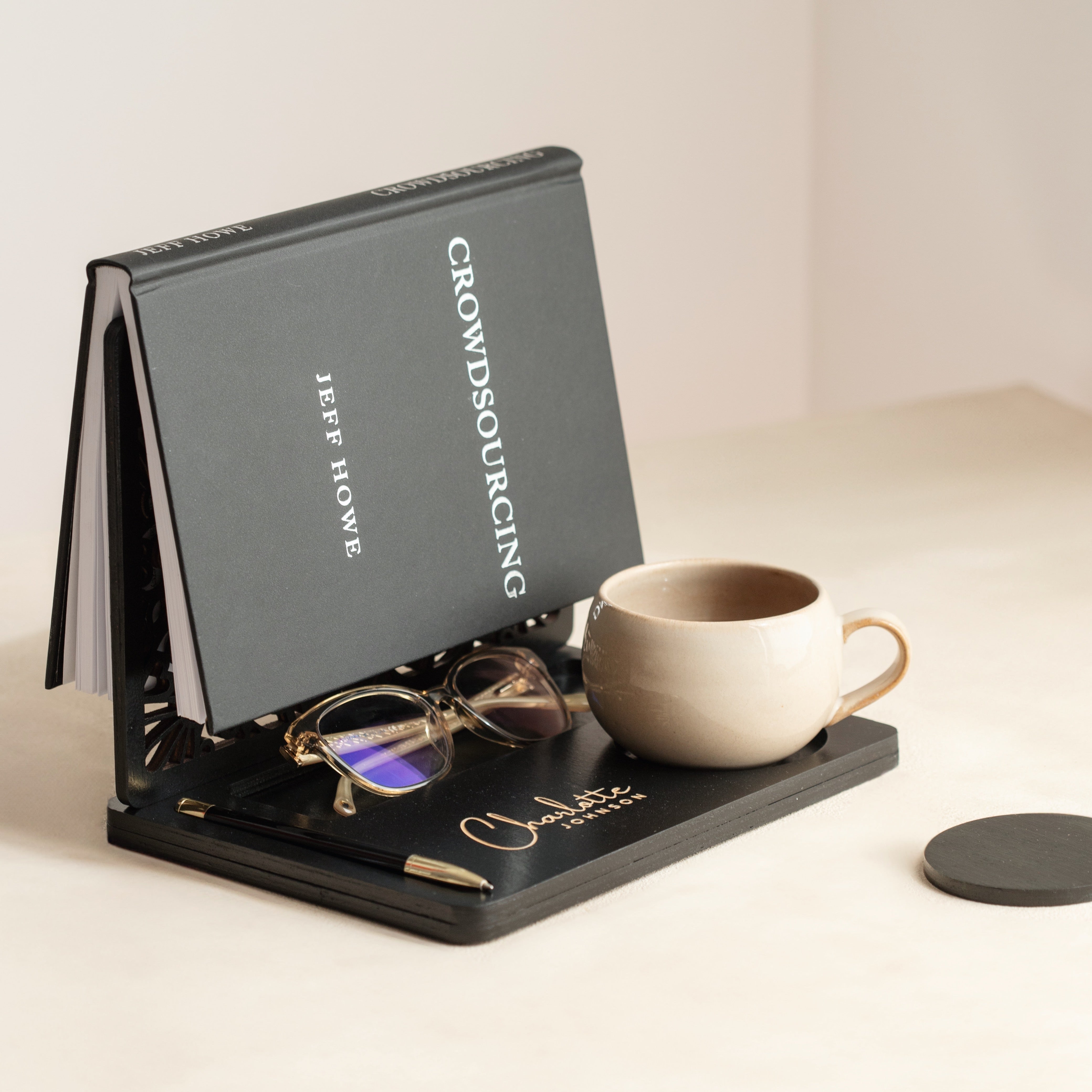 Kişiselleştirilebilir Ahşap Masaüstü Düzenleyici | Kitap Ayracı & Bardak Altlıklı Organizer