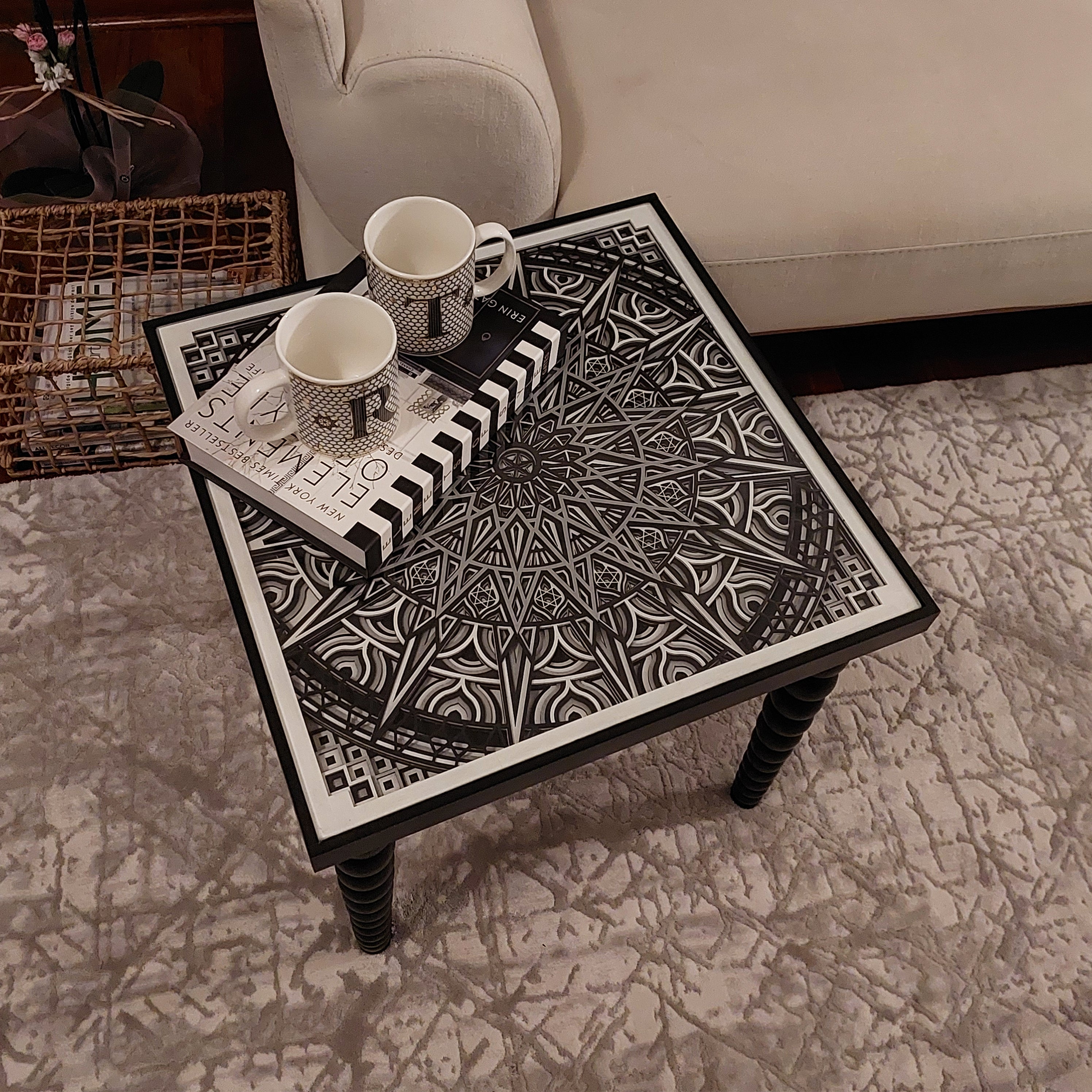 El Yapımı 3D Mandala Yan Sehpa 48×50 cm – Modern Dekoratif Sehpa