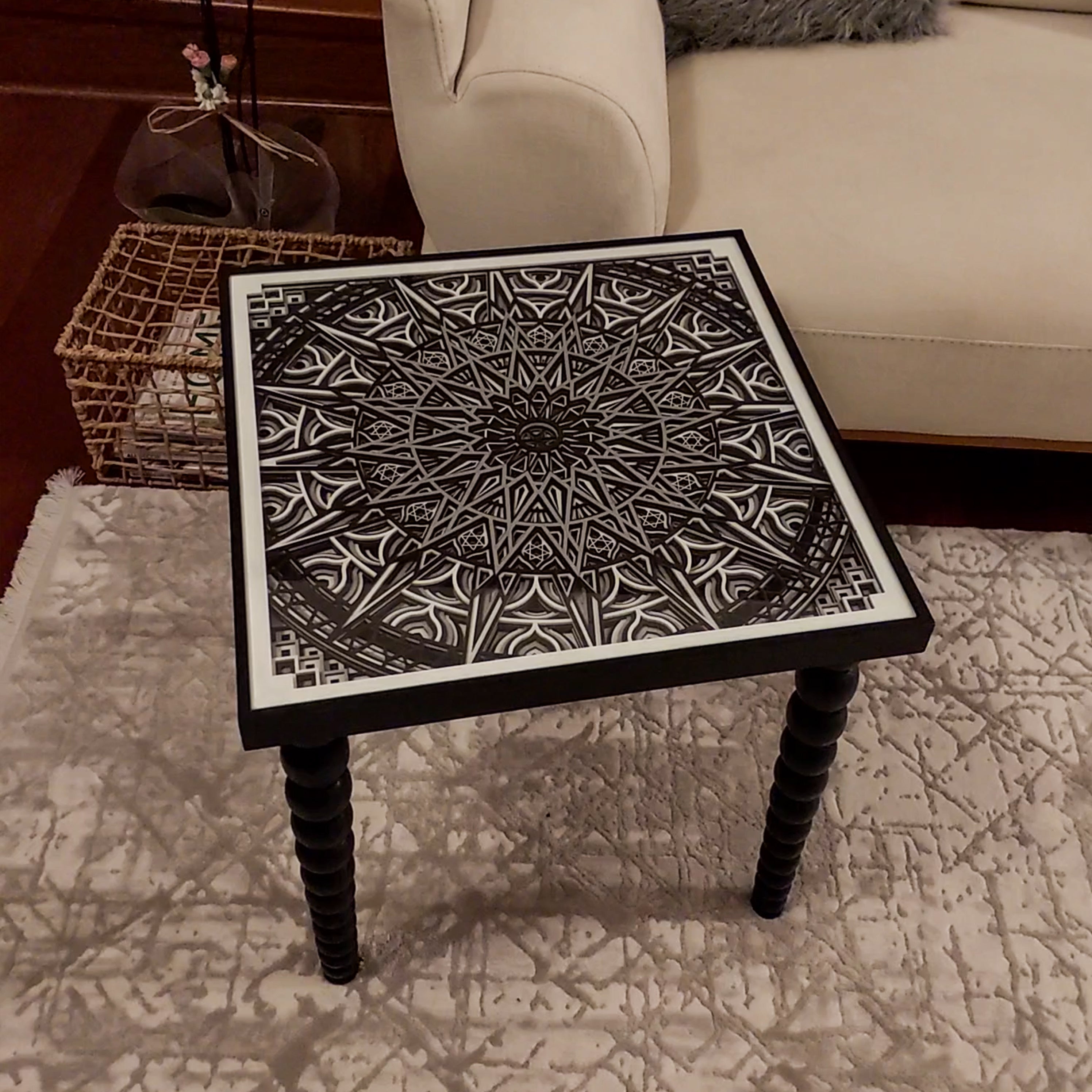 El Yapımı 3D Mandala Yan Sehpa 48×50 cm – Modern Dekoratif Sehpa