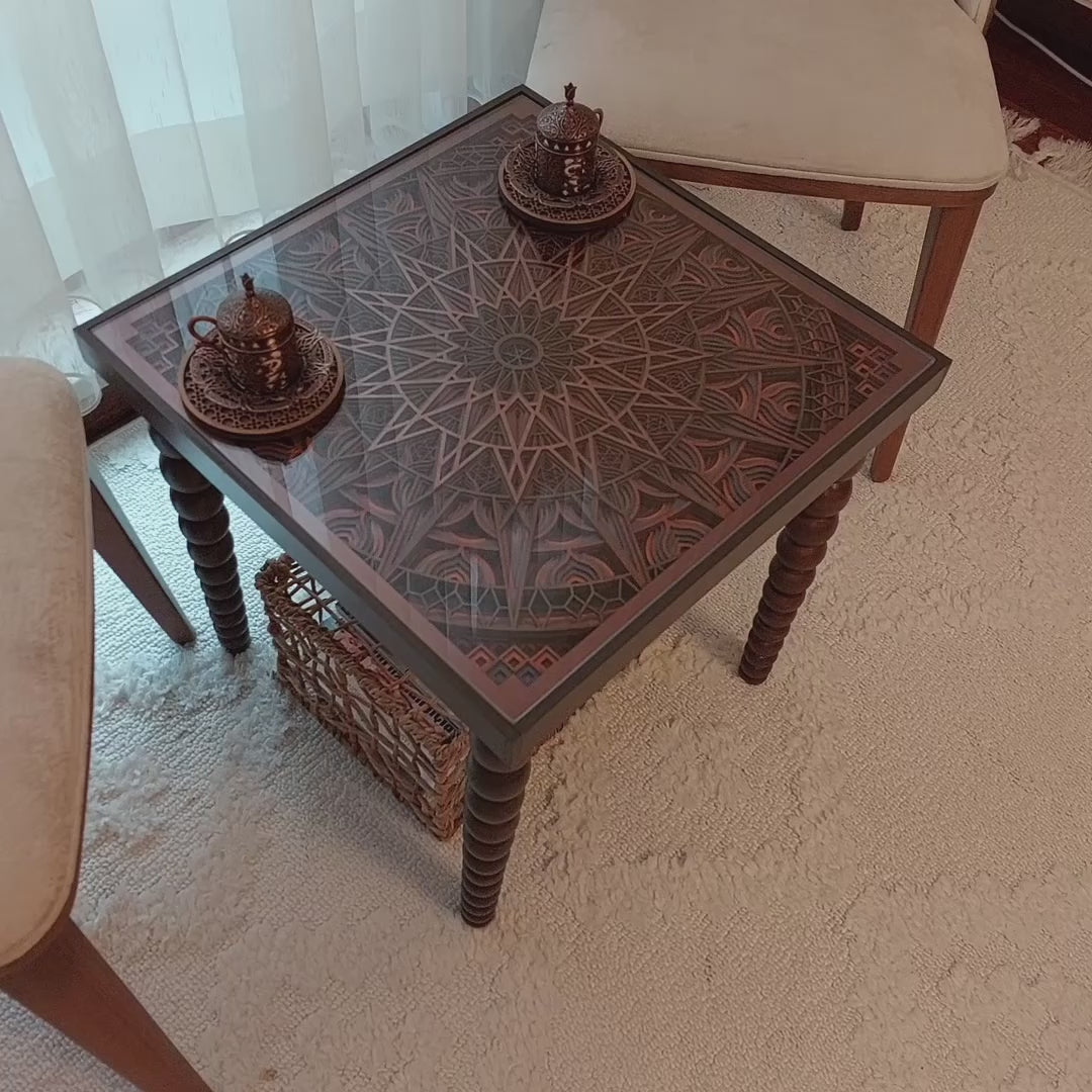 Videoyu yükle: El Yapımı 3D Mandala Yan Sehpa 48×50 cm – Modern Dekoratif Sehpa_Bordo